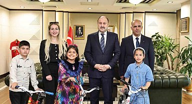 Gülpınar öğrencileri makamında ağırladı