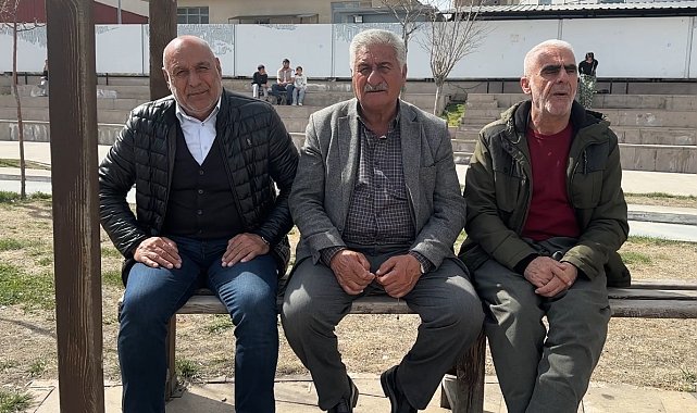 Güneşli havayı fırsat bilen Yüksekovalılar parklara akın etti