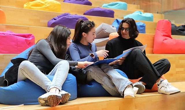 Güneşli havayı fırsat bulan öğrenciler kampüste günün tadını çıkardılar