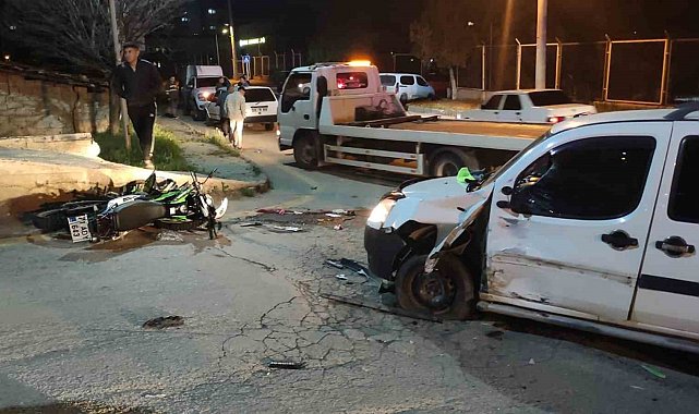 Hafif ticari araç ile motosiklet çarpıştı: 1 ölü