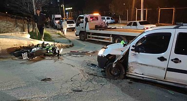 Hafif ticari araç ile motosiklet çarpıştı: 1 ölü