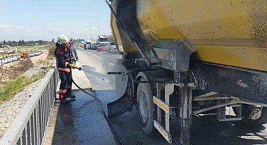Hafriyat kamyonunun lastiğinde çıkan yangın korkuttu