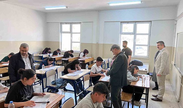 Hakkari'de bursluluk sınavı başarıyla tamamlandı