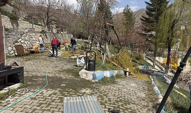 Hakkari'de fırtınanın izleri siliniyor