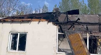 Hakkari'de korkutan ev yangını: Aile son anda kurtuldu