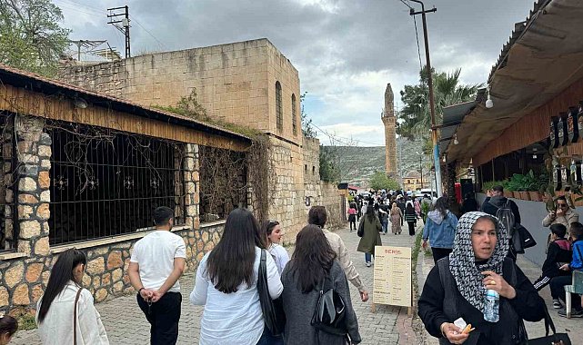 Halfeti, bayram tatilinde ziyaretçi akınına uğradı