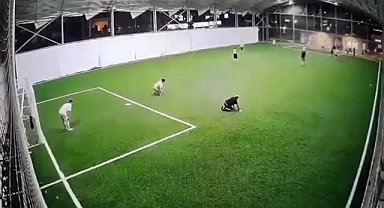 Halı sahada aniden fenalaşan adam hayatını kaybetti