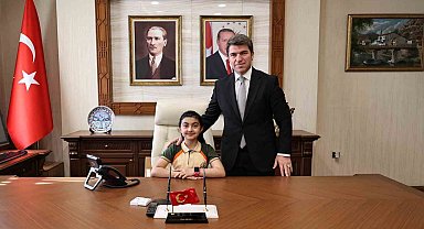 Halk gününde istemişti, Amasyalı Afra vali koltuğunda