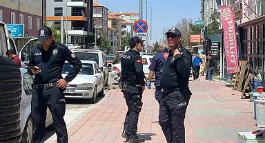 Hamile eşini bıçakla rehin aldı