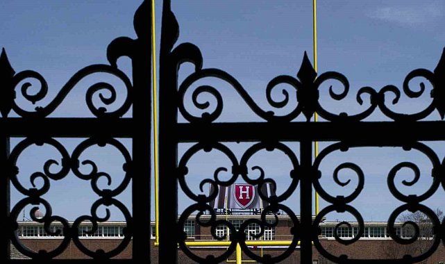 Harvard Üniversitesi, fonları dondurma kararı alan Trump yönetimine dava açtı