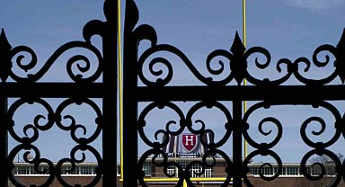 Harvard Üniversitesi, fonları dondurma kararı alan Trump yönetimine dava açtı