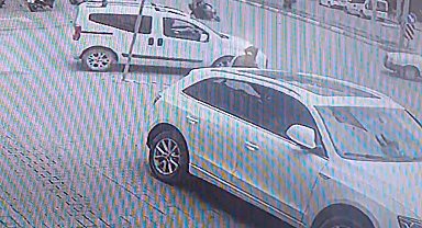 Hatalı dönüş yapan otomobil, motosikletli kadına kaza yaptırdı