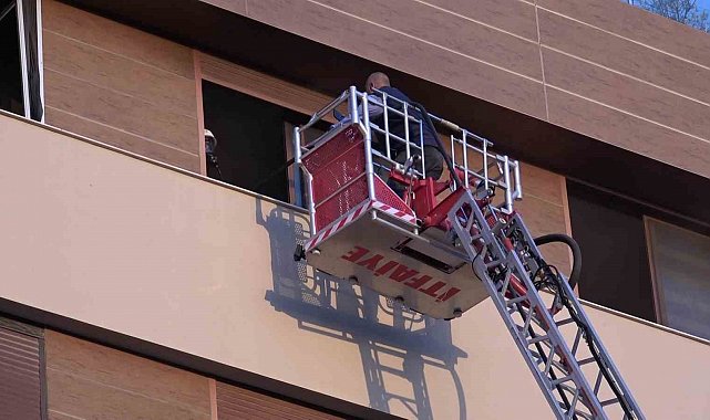 Hatay'da 5 katlı binada yangın