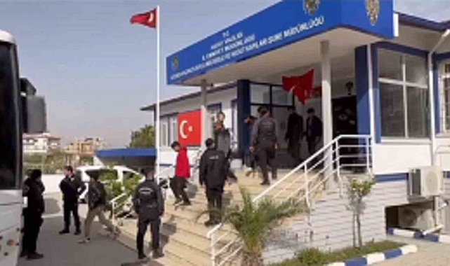 Hatay'da 60 kaçak göçmen yakalandı, 3 organizatör tutuklandı