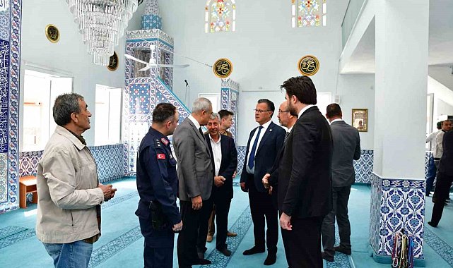 Hayırseverin yaptırdığı cami dualarla açıldı