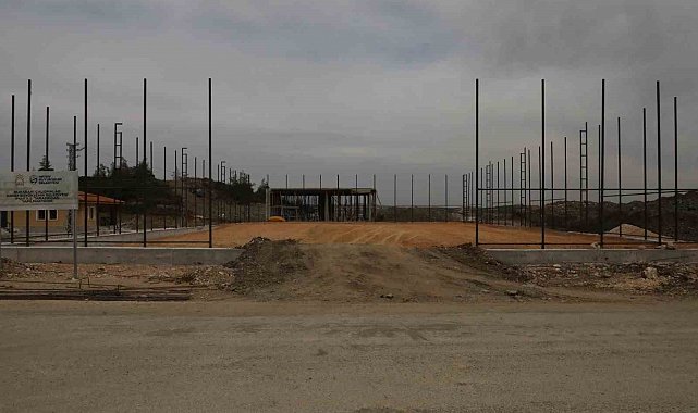 HBB, Yayladağı'nda halı saha inşa çalışmalarını sürdürüyor