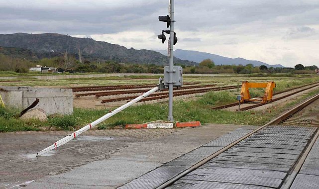 Hemzemin geçitteki arızalı bariyer tehlike saçıyor