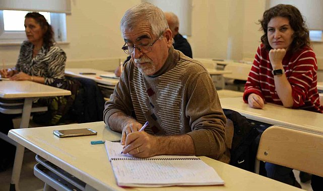 Her yaştan Aydınlı, İngilizce öğreniyor