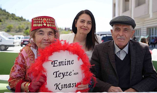 Hiç evlenmeyen 69 yaşındaki Emine ninenin kına gecesi hayali gerçek oldu