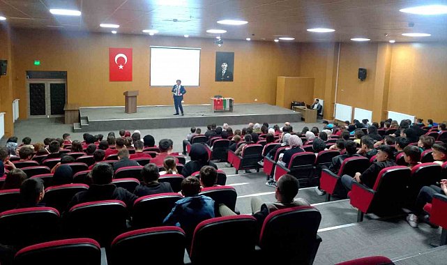 Hisarcık'ta "Eğitimde Rol Modeller" adlı konferans
