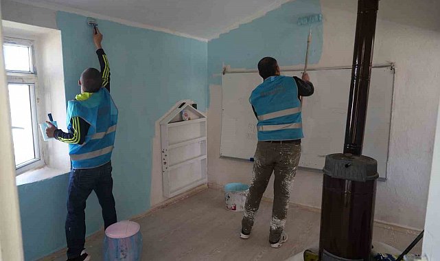 Hükümlüler 23 Nisan öncesi köy okulunu yeniledi