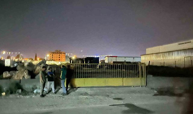 Hurdacı dükkanı alevlere teslim oldu