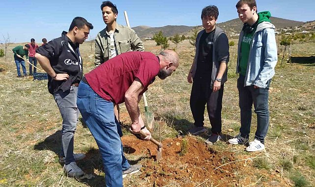 Hüyük'te şehitler anısına fidanlar toprakla buluşturuldu