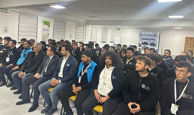 Hüyük'teki kampta gençler tarımı öğreniyor
