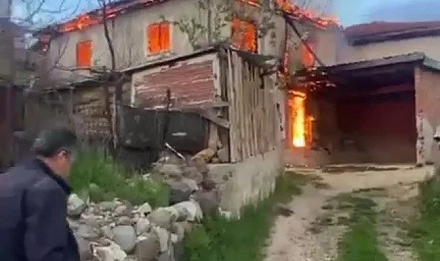 İki katlı ev alevlere teslim oldu