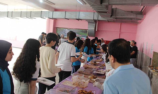 İki liseden Gazzeli çocuklara destek