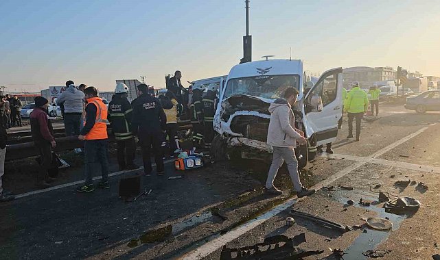 İki servis çarpıştı: 18 yaralı