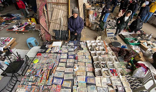 İkinci el ve antika eşya arayan soluğu Bornova Bit Pazarı'nda alıyor