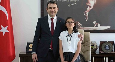 İl Milli Eğitim Müdürü koltuğuna oturan Elif'in ilk icraatı okul servislerinin güvenliği oldu