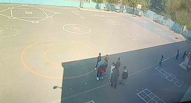 İlkokul öğrencisinin "heimlich" manevrasıyla kurtarıldığı anlar güvenlik kamerasında