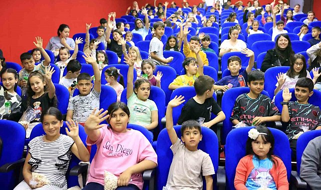 İncirliovalı çocuklar sinemada buluştu