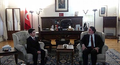 İran'da 23 Nisan Ulusal Egemenlik ve Çocuk Bayramı coşkuyla kutlandı