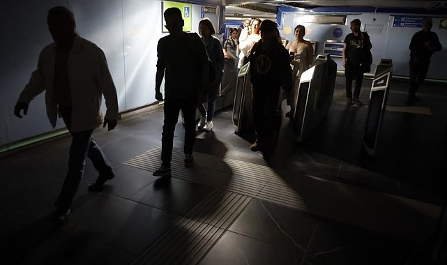 İspanya'ya yeniden elektrik verilmesi 10 saati bulabilir