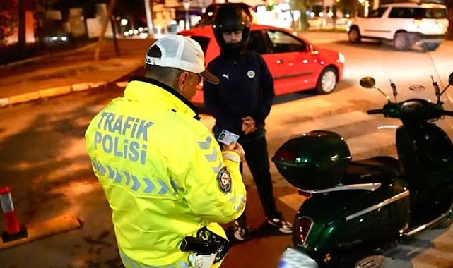 Isparta'da kurallara uymadığı tespit edilen 12 araç sürücüsüne ceza