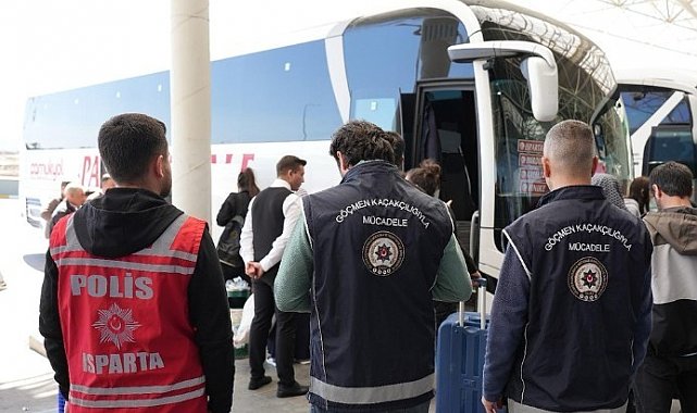 Isparta'da yakalanan 9 göçmen sınır dışı edildi