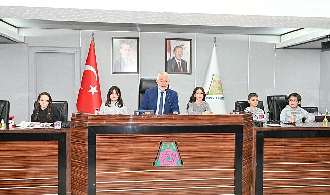 Ispartalı miniklerden Çünür Tepesi'ne oyun parkı kararı