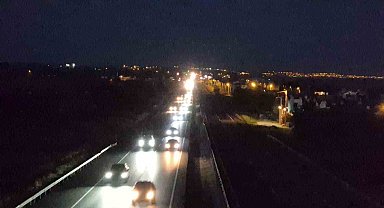 İstanbul-Tekirdağ yolunda deprem sonrası araç yoğunluğu