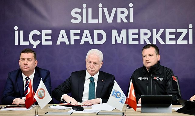 İstanbul Valisi Davut Gül, depremin ardından çalışmaları değerlendirdi