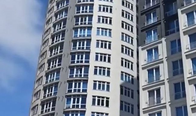 İstanbul'da 6,2 büyüklüğündeki depremde rezidans böyle sallandı