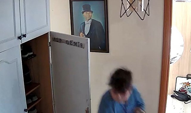 İstanbul'da evlerde yaşan deprem anı kamerada