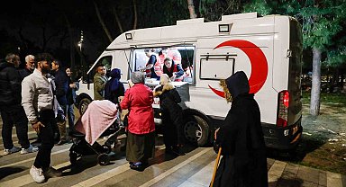 İstanbul'da Kızılay'ın beslenme desteği sabaha kadar sürdü