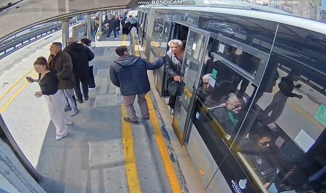 İstanbul'da metrobüste deprem anı: Araç beşik gibi sallandı
