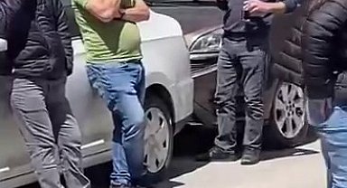 İstanbul'daki deprem anında çayını alarak kaçan vatandaş kamerada