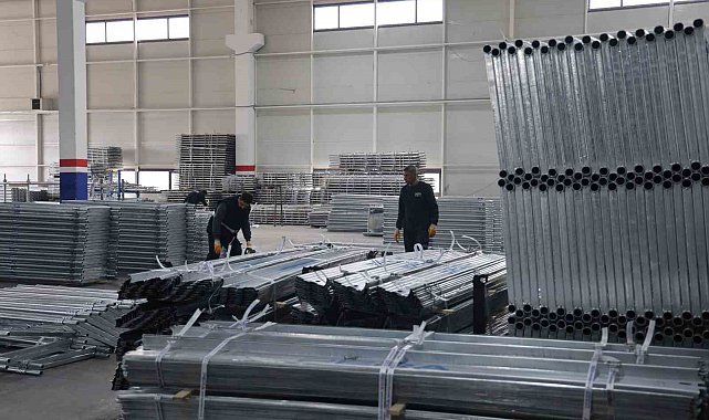 İstanbul'daki yoğunluktan kaçıp Diyarbakır'da kurdukları fabrikadan 10 ülkeye ihracat