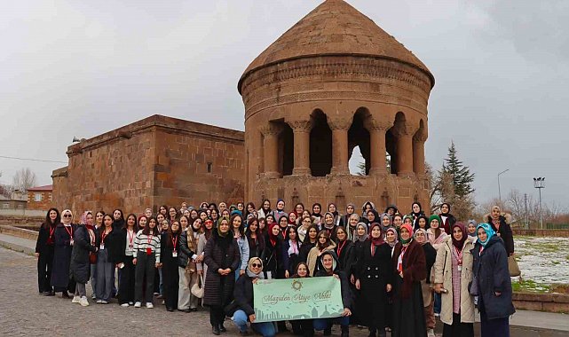 İstanbul'dan gelen öğrenciler Ahlat'ın tarihi mekanlarını gezdi