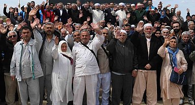 İstanbul'dan ilk hac kafilesi dualarla uğurlandı